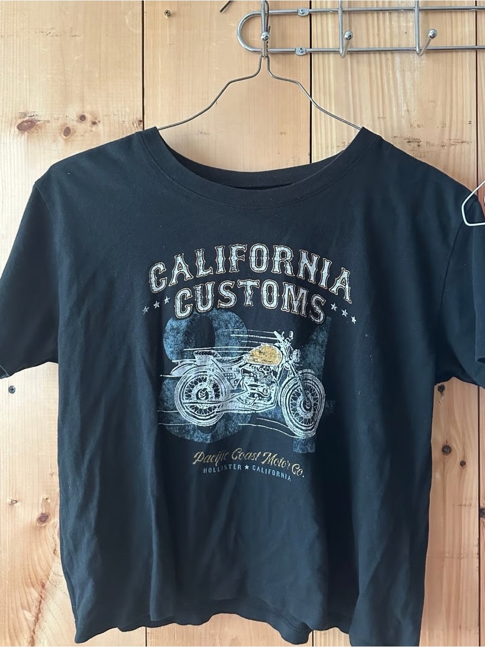 Hollister California Customs Motorcycle Cropped Graphic Tee | Black | Size Small